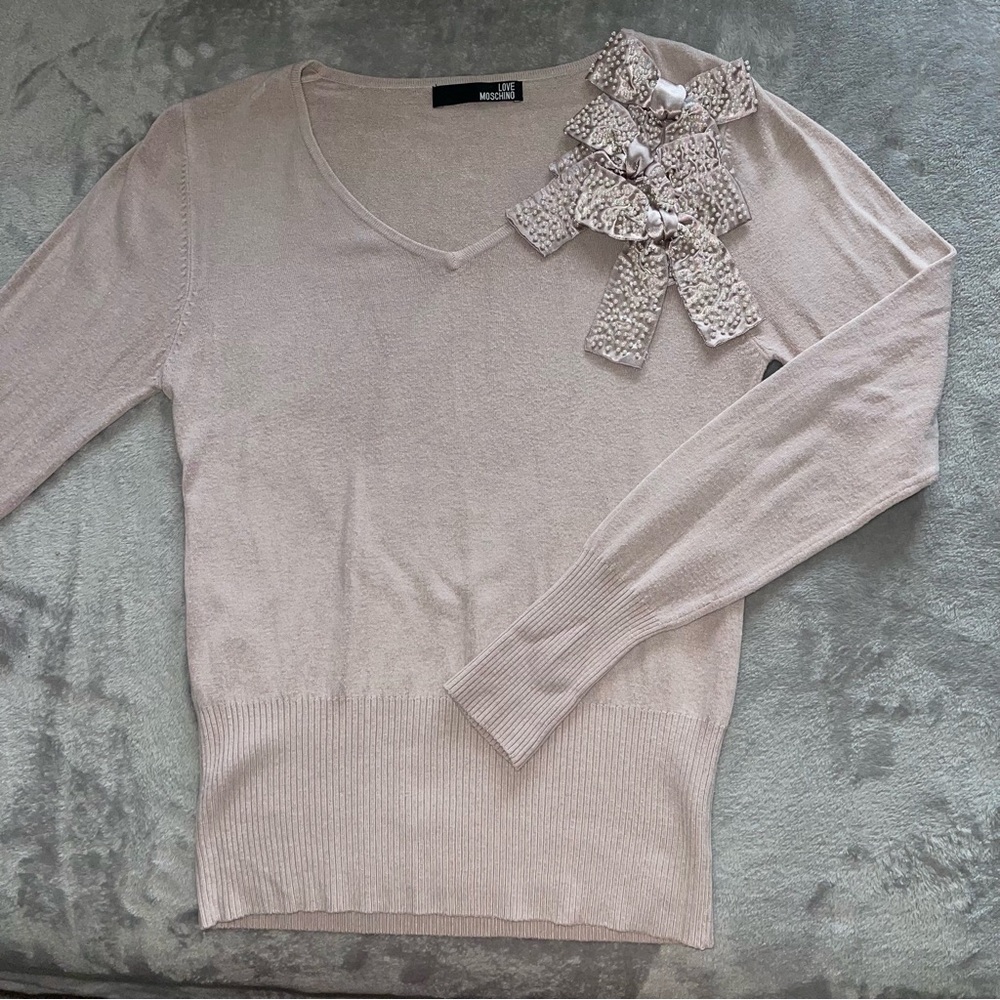 Love Moschino pink v-neck sweater/sweatshirt/long sleeve with a Pearl beads bow